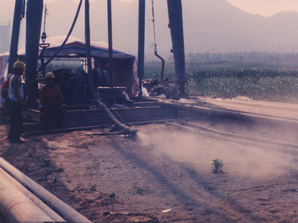 贯通式气动潜孔锤反循环钻探施工现场